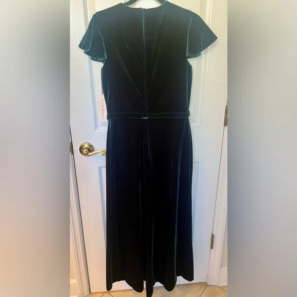 NWT Elegant ALLURE BRIDESMAIDS Green Velvet Dress SZ 12 V-neck built in bra - Picture 2 of 11